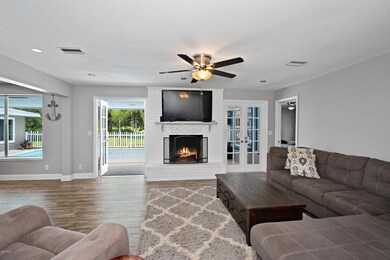 08_48OakmontCir_3001_FamilyRoom_HiRes