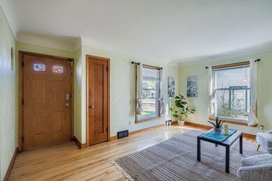 1644 Arlington Ave e - MLS Sized - 006 - 05 Living Room.jpg