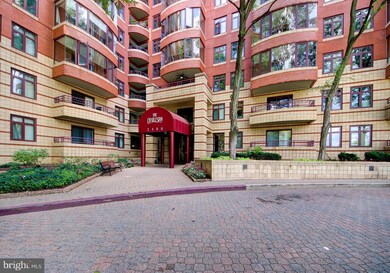 The Charleston unit PH07, Arlington, VA 22201 - photo 2
