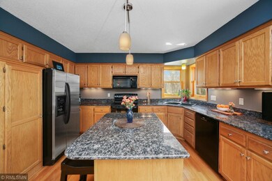 Grand Center Island Kitchen