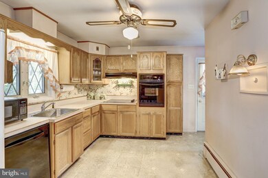 7833 Belgaro Rd, Laurel, MD 20723 - photo 7