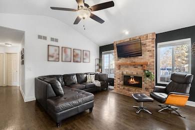 1590 Fairport Dr unit 10, Grayslake, IL 60030 - photo 4