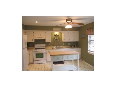Fully Applianced Kitchen has GAS stove