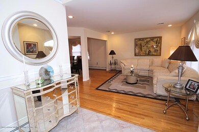 155 Covington Cir, Staten Island, NY 10312 - photo 3