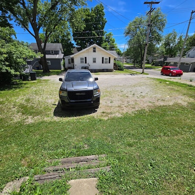 709 W Riverside Ave, Muncie, IN 47303 - photo 2