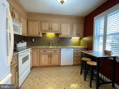 945 E Maple St, Palmyra, PA 17078 - photo 3