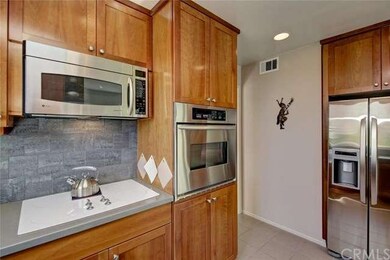 Timeless tile backsplash and stainless self-cleani