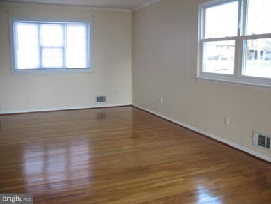 8221 Glen Rd, Parkville, MD 21234 - photo 3