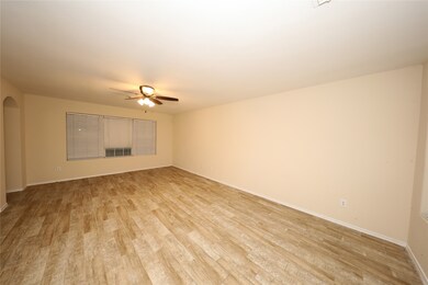 12620 Rio Bravo St, Rosharon, TX 77583 - photo 2