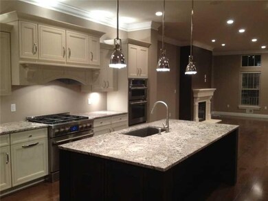 157 Sweetbriar Village T, Mount Washington, PA 15211 - photo 3