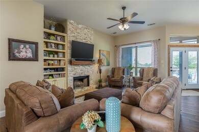 219 E Arbor Ct, Springtown, TX 76082 - photo 6