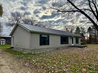 6692 Jones Rd, North Branch, MI 48461 - photo 4