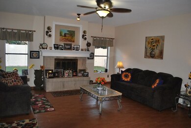 Family Rm w/fireplace