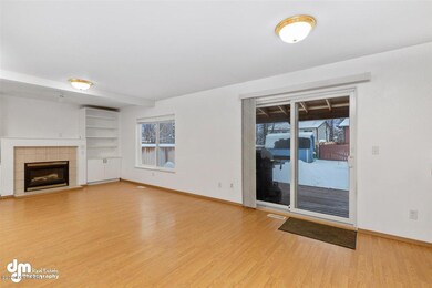 03-Living Room 20201112-DW-0894