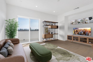 11218 W Lyon Ln, Los Angeles, CA 91606 - photo 3