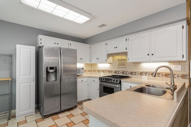 1225 Charleston Cir-07