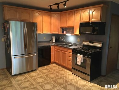 3111 Woodmayr Dr, Bettendorf, IA 52722 - photo 5