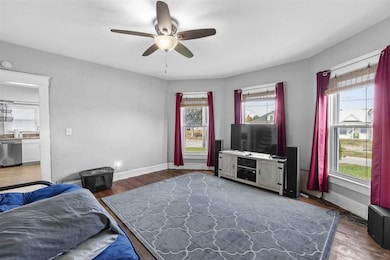 908 W 3rd St, Vinton, IA 52349 - photo 4