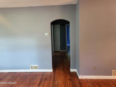 716 Oak St, Grand Forks, ND 58201 - photo 5
