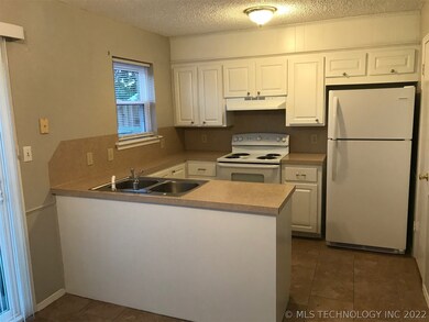 714 Mcclellan Ave, Claremore, OK 74017 - photo 2