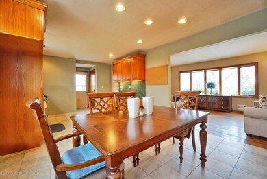 (5) Ditchen and Dinette