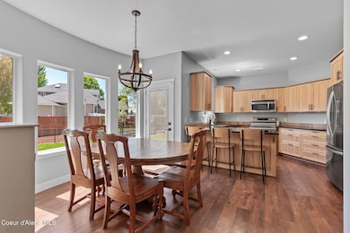 460ECloverleafDr-7