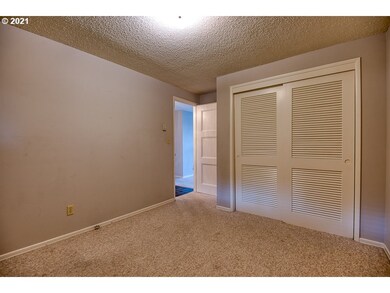 290 N 3rd Ct unit 4, Coos Bay, OR 97420 - photo 5
