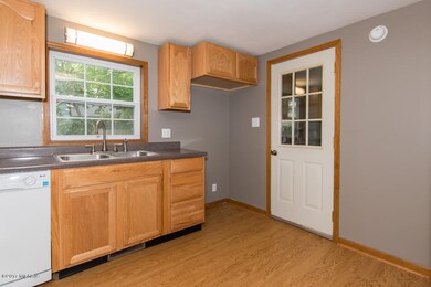 612 E Green St, Marshall, MI 49068 - photo 4