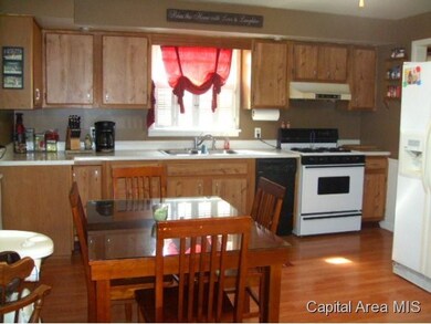 2259 West St, Jacksonville, IL 62650 - photo 3