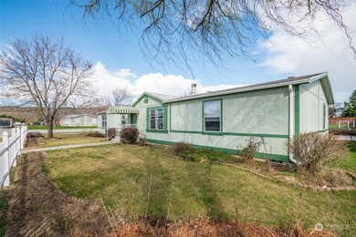 507 Newport Plaza, East Wenatchee, WA 98802 - photo 2