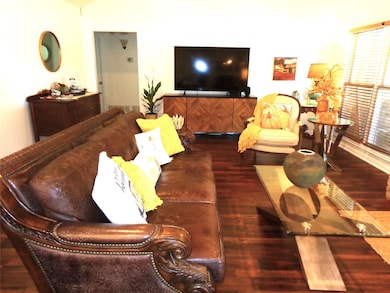 144 Suburban Dr, Red Oak, TX 75154 - photo 4