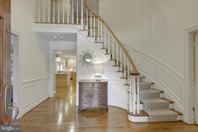 9904 Hall Rd, Potomac, MD 20854 - photo 2