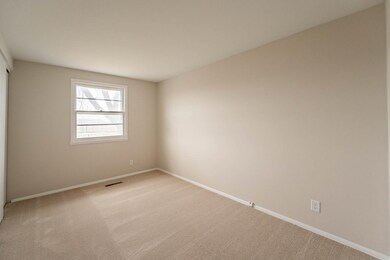 131 Ensenada Dr, Carpentersville, IL 60110 - photo 4