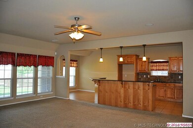 Open Floor Plan with Kitchen, Breakfast Nook & Liv