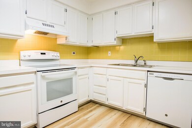 20833 Valley Forge Cir unit 833, King of Prussia, PA 19406 - photo 7