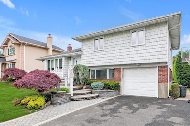 19 Alan Ct, Plainview, NY 11803 - photo 2