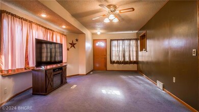 319 E 16th St N, Newton, IA 50208 - photo 2