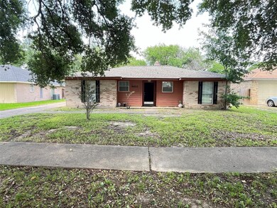 6902 Feather Creek Dr, Houston, TX 77086 - photo 2