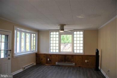 724 W Broad St, Quakertown, PA 18951 - photo 2