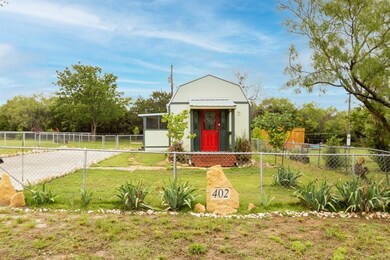 402 Lois Cir, Granbury, TX 76049 - photo 2