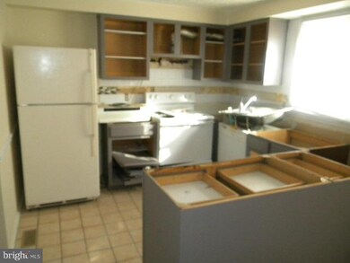 9339 Cabot Ct, Laurel, MD 20723 - photo 5