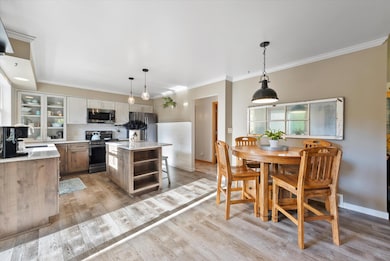 06-Dining and Kitchen