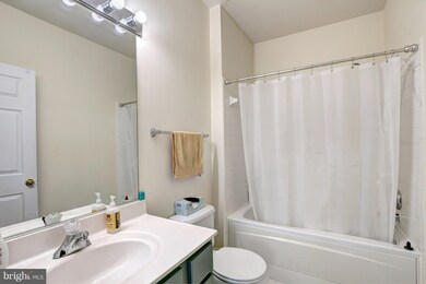11306 Westbrook Mill Ln unit 202, Fairfax, VA 22030 - photo 7