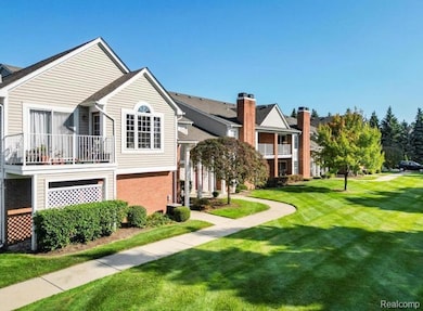 4043 Berkshire Dr, Sterling Heights, MI 48314 - photo 2