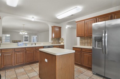 301 Mary Kay Ct, Burleson, TX 76028 - photo 5