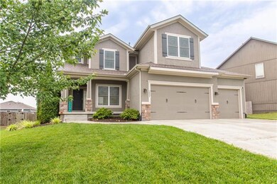 1533 SW Whistle Dr, Lees Summit, MO 64082 - photo 2