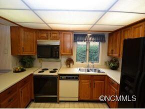 Large Eat-In Kitchen