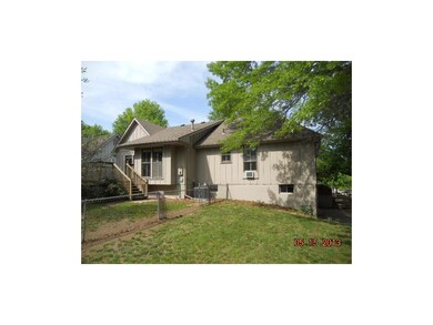 8932 Alden St, Lenexa, KS 66215 - photo 4