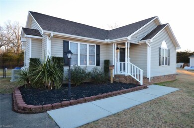 2477 Foxfire Ln, Burlington, NC 27217 - photo 3