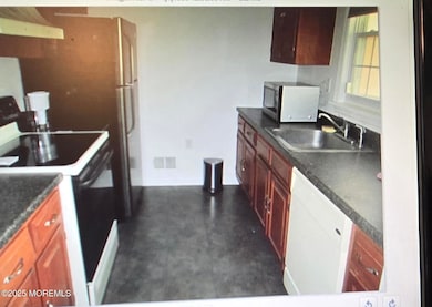 702 Wellington Place unit 702, Matawan, NJ 07747 - photo 6